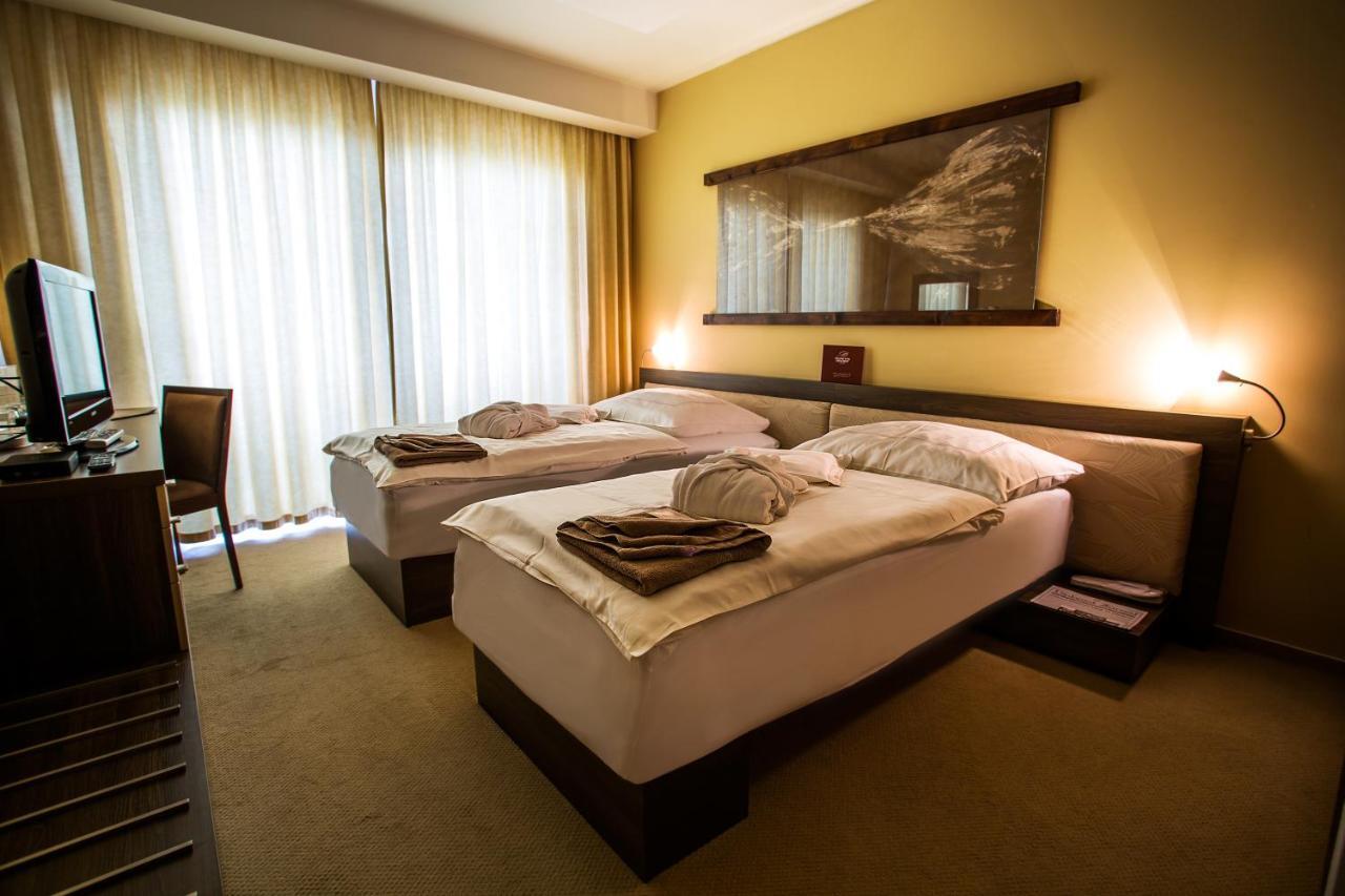 Wellness Hotel Diplomat Rajecké Teplice Exteriör bild